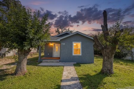 New construction Single-Family house 723 W Leona, Uvalde, TX 78801 - image