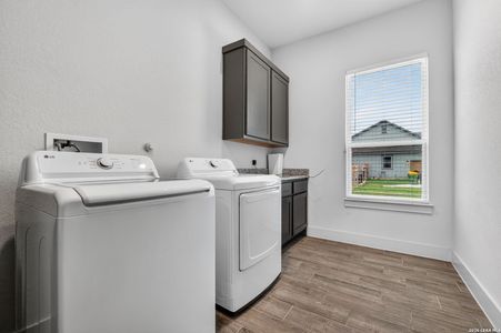 New construction Single-Family house 160 Pradera Rdg, Floresville, TX 78114 - image 15