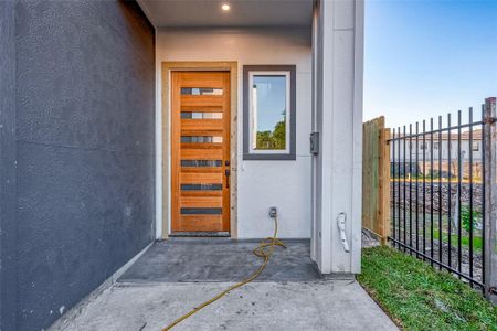 New construction Single-Family house 6840 Del Rio St, Houston, TX 77021 - image 2