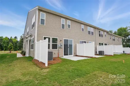 New construction Townhouse house 2027 Vinyasa Ln, Charlotte, NC 28215 - image