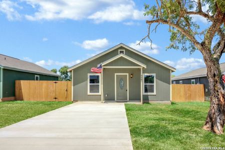 New construction Single-Family house 808 E 6Th St, Nixon, TX 78140 - image
