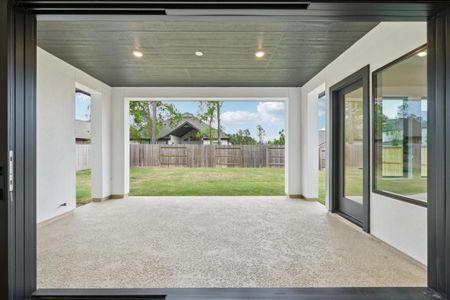 New construction Single-Family house 16127 Rustling Woods Rd, Conroe, TX 77302 plan 5072 Elevation F - image