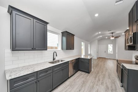New construction Single-Family house 18728 Loom Dr, Montgomery, TX 77306 plan Bluebonnet - image 11