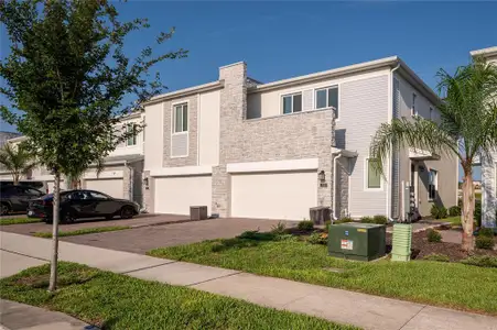 New construction Townhouse house 210 Bogey Dr, Davenport, FL 33896 - image