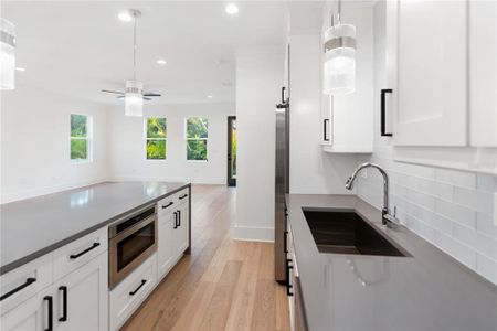 New construction Single-Family house 2355 Bahia Vista St, Sarasota, FL 34239 - image 11