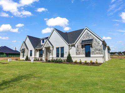 View of front of house featuring a front lawn