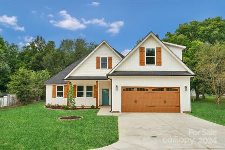 New construction Single-Family house 1010 W Catawba Avenue, Mount Holly, NC 28120 - photo 0