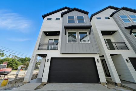 New construction Single-Family house 7735 Hammerly Blvd, Houston, TX 77055 - image