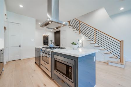 New construction Single-Family house 1634 Castle Ct, Houston, TX 77006 - image 16