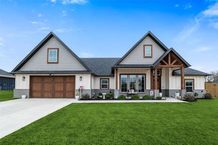 Modern farmhouse with a front yard