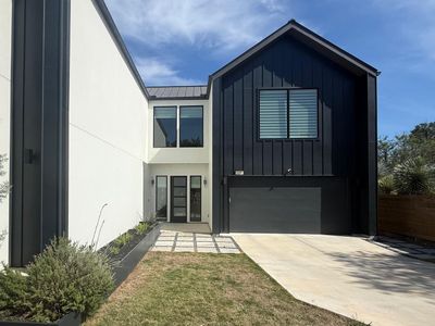 New construction Single-Family house 3205 Dolphin Dr, Austin, TX 78704 - image