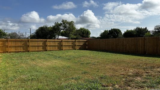 New construction Single-Family house 808 E 6Th St, Nixon, TX 78140 - image