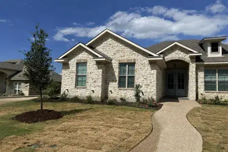 New construction Single-Family house 1033 Queen Elizabeth Dr, Waco, TX 76657 - image