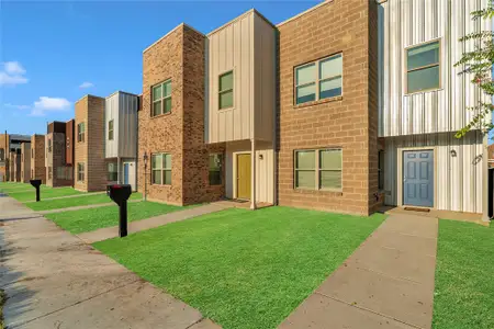 New construction Townhouse house 1701 Saint Louis Ave, Fort Worth, TX 76110 - image