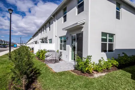 New construction Townhouse house 5735 Se Edgewater Cir, Stuart, FL 34997 - image 3