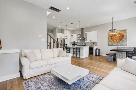New construction Single-Family house 825 Woodcrest Dr, Houston, TX 77018 - image 19