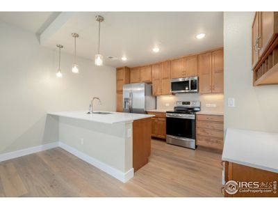 Bright, open kitchen and built-in desk