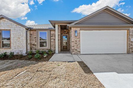 New construction Single-Family house 633 Mooney Dr, Saginaw, TX 76179 null- photo 2 2