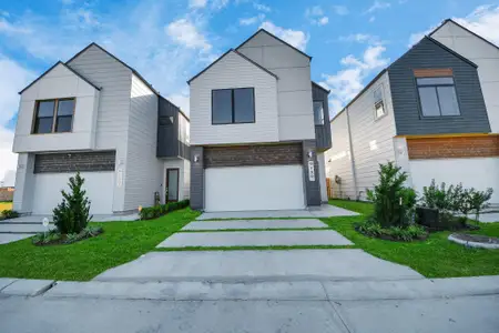 New construction Single-Family house 9139 La Pau Ln, Houston, TX 77051 - image