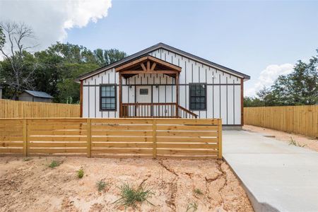 New construction Single-Family house 5815 Lake Granbury Trail, Granbury, TX 76048 - photo 0