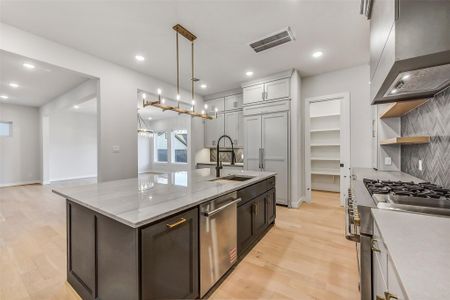 New construction Single-Family house 1904 Nantucket Dr, Houston, TX 77057 - image 13