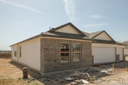 New construction Single-Family house 116 Cheyenne Dr, Floresville, TX 78114 null- photo 1 1