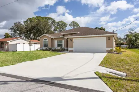 New construction Single-Family house 10 Fischer Ln, Palm Coast, FL 32137 - image