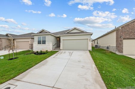 New construction Single-Family house 13115 Bay Point Way, Saint Hedwig, TX 78152 Dawson- photo 4 4