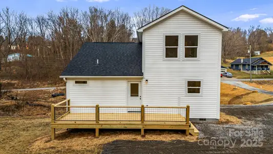 New construction Single-Family house 382 Holtzclaw St, Canton, NC 28716 - image