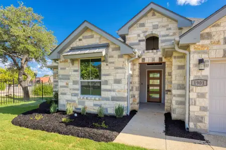 New construction Single-Family house 1901 N Chateau Lane Ln N, Kerrville, TX 78028 - image