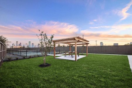 Community is complete with regulation Pickleball court, private resident courtyard, massive dog park - - all of which overlooking an uninterrupted Downtown Houston skyline!