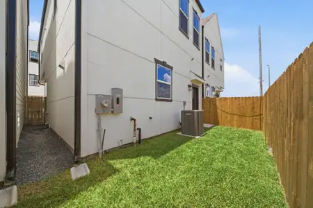 New construction Single-Family house 5522 Wheatley St, Unit E, Houston, TX 77091 - image 2