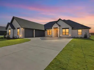 New construction Single-Family house 2152 Middlewood Cir, Granbury, TX 76049 - image