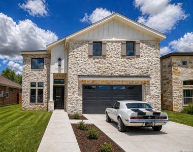 New construction Single-Family house 6 Rio Seco, Uvalde, TX 78801 - image