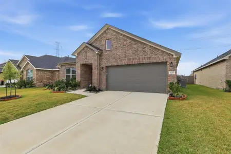 New construction Single-Family house 3227 Falling Brook Dr, Baytown, TX 77521 - image