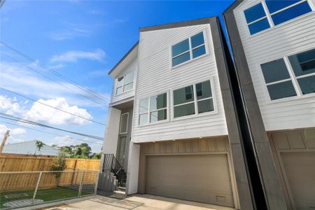 New construction Single-Family house 2948 Pitzlin St, Houston, TX 77023 - image