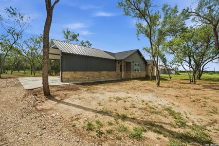 New construction Single-Family house 157 Sylashayes Lp, Pleasanton, TX 78064 - image
