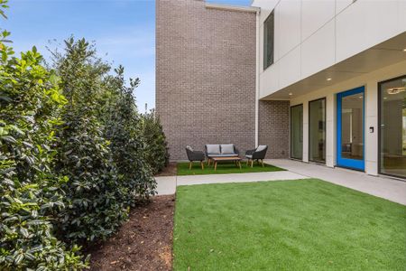 Turf at the front entry provides a nice welcome for your guests.