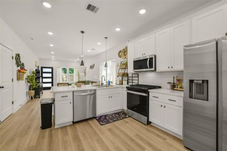 New construction Single-Family house 9525 Beckley St, Houston, TX 77088 - image 19