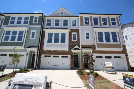 New construction Townhouse house 10045 Secluded Garden Dr, Apex, NC 27523 plan Hyde Park - image