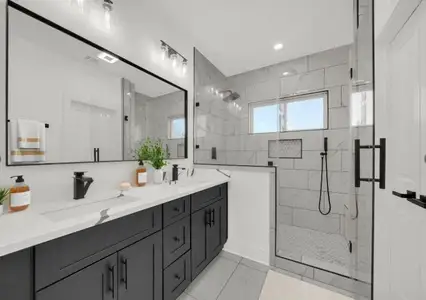 New construction Single-Family house 4406 Bond St, Houston, TX 77026 - image