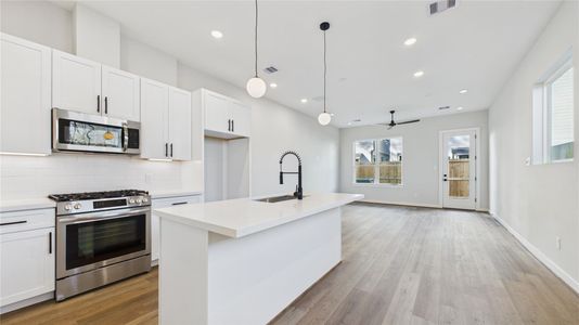 New construction Single-Family house 5032 Creekmont Dr, Houston, TX 77091 - image 17