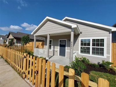 New construction Single-Family house 6431 Paris St, Houston, TX 77021 - image