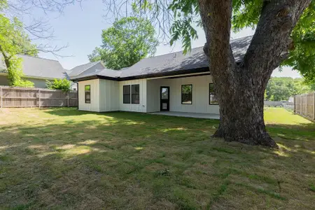 New construction Single-Family house 914 S Brazos St, Weatherford, TX 76086 null- photo 0