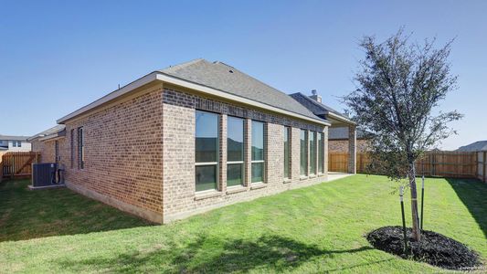 New construction Single-Family house 132 Post Oak, Castroville, TX 78009 Design 2944W- photo 32 32