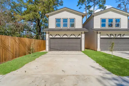 New construction Single-Family house 8151 Crestview Dr, Houston, TX 77028 - image