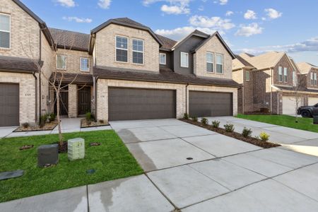 New construction Townhouse house 1384 Hill Country Place, Celina, TX 75009 - photo 0