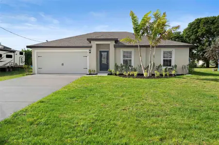 New construction Single-Family house 714 Sw Lakehurst Dr, Port Saint Lucie, FL 34983 - image