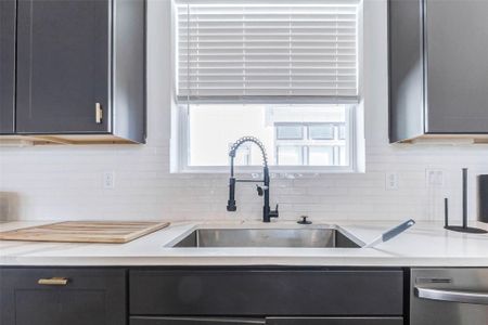 New construction Single-Family house 334 Eastwood St, Houston, TX 77011 - image 14