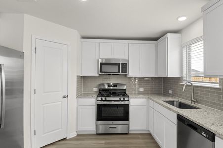 New construction Single-Family house 2752 Brand Iron Dr, San Marcos, TX 78666 plan Pecan - image 9